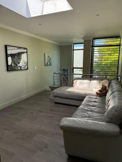 Luxury Townhouse In Stellenbosch Central מראה חיצוני תמונה