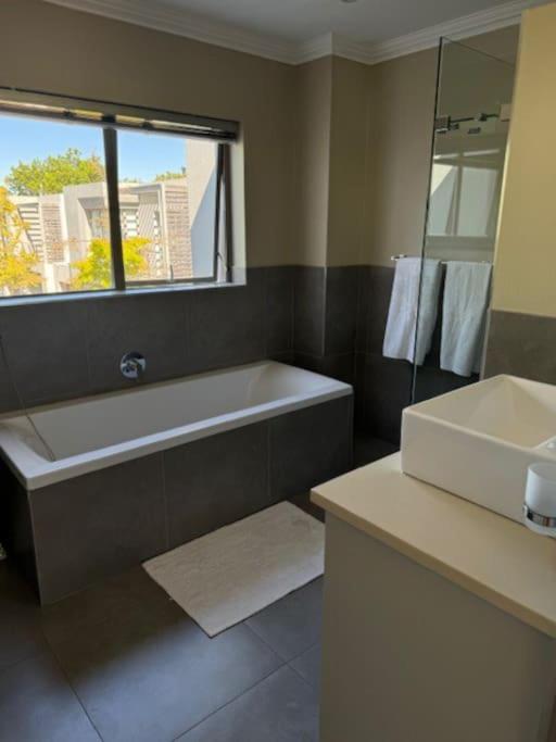 Luxury Townhouse In Stellenbosch Central מראה חיצוני תמונה