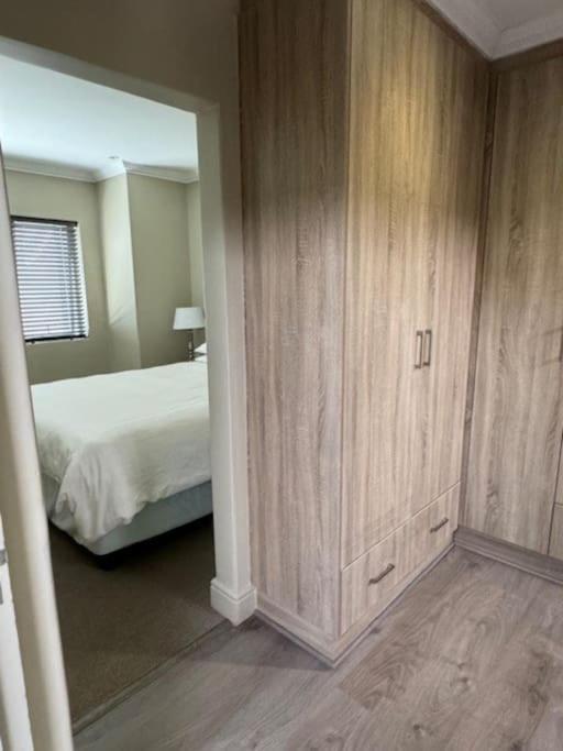 Luxury Townhouse In Stellenbosch Central מראה חיצוני תמונה