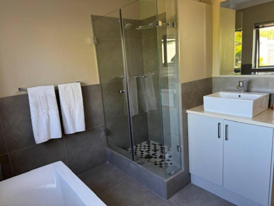 Luxury Townhouse In Stellenbosch Central מראה חיצוני תמונה