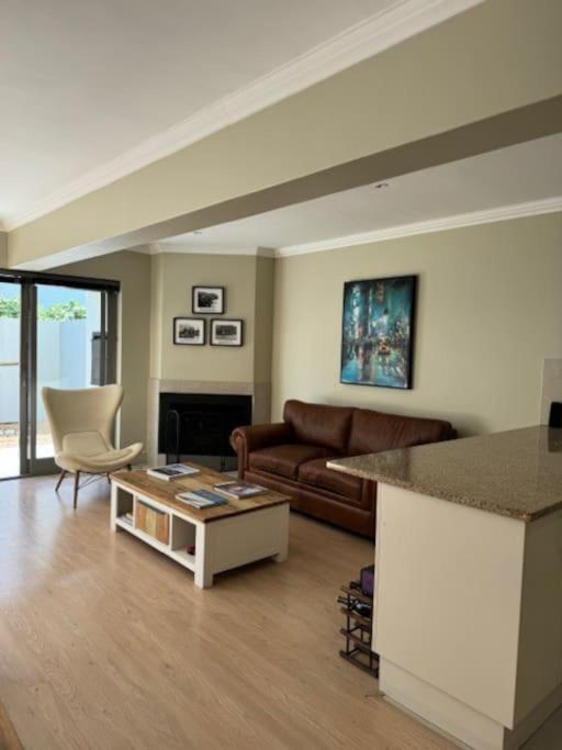 Luxury Townhouse In Stellenbosch Central מראה חיצוני תמונה