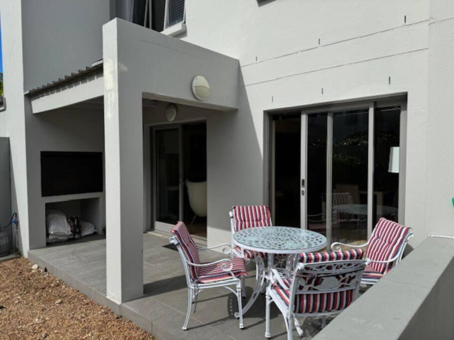 Luxury Townhouse In Stellenbosch Central מראה חיצוני תמונה